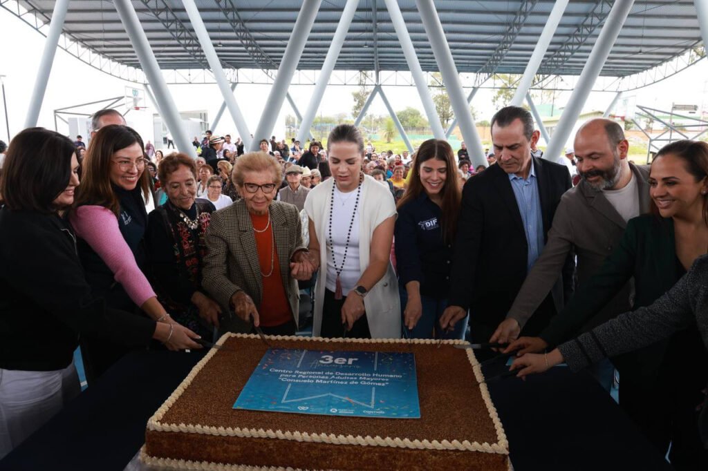 71_273_52824_426585615_7-10-26_tercer_aniversario_centro_san_juan_deel_rio-02